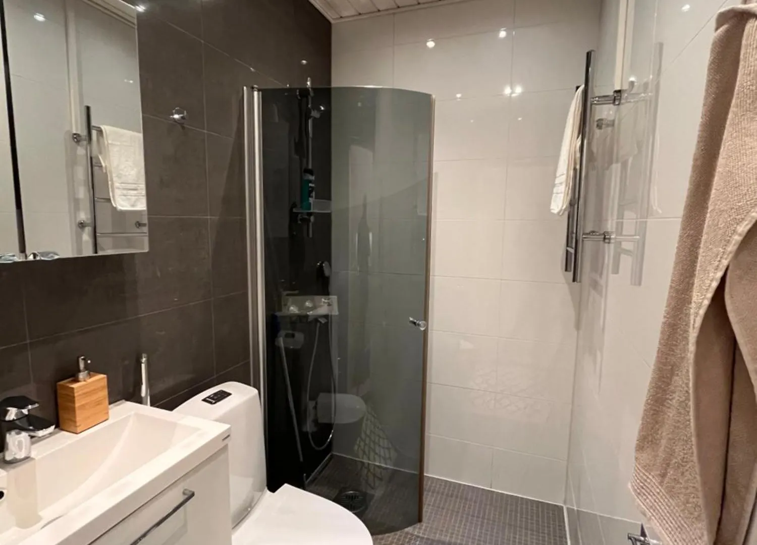 Autopaikallinen Moderni Kaksio Appartement Helsinki